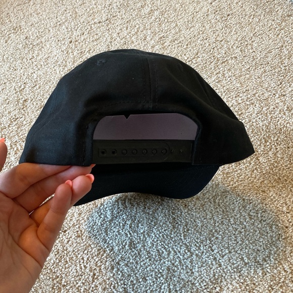 NWT Roots Black Baseball Cap - Picture 2 of 3